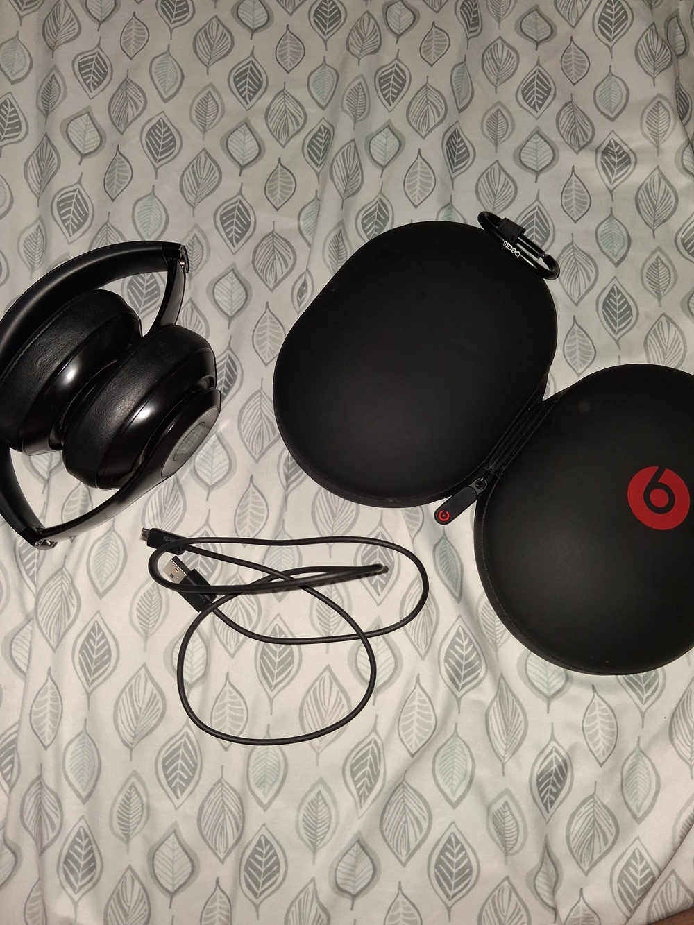 Beats Studio 3 Wireless All Black Headphones With Carrying Case And Charger